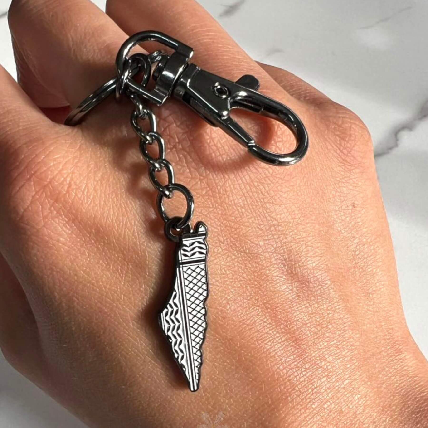 Palestine Keffiyeh Enamel Keychain